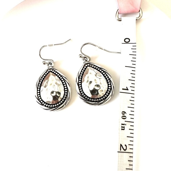 ⭐️ 5 for $25 Vintage Style Silver Tone Hoop Earrings - Picture 3 of 3